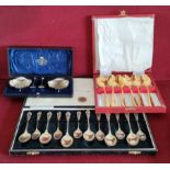 CASED SET OF TWELVE HALLMARKED SILVER SPOONS WITHIN WARING & GILLOW CASE, PLUS CASED SILVER PAIR