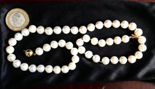 SINGLE STRAND OF GOOD CULTURED PEARLS, FIFTY-ONE PEARLS, APPROXIMATELY 17.5 inches LONG, 18ct CLIP