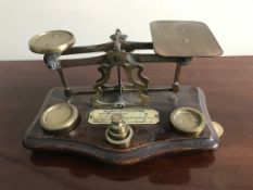 SET OF VICTORIAN LETTER SCALES ON SERPENTINE FORM PLINTH AND FIVE WEIGHTS
