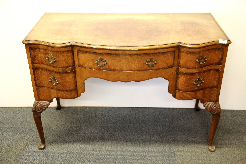 A lovely 1920's walnut veneered dressing table, W. 114cm. H. 77cm. - Image 2 of 5