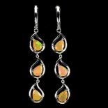 A pair of 925 silver drop earrings set with pear cut opals, L. 5.5cm.