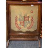 A 1920's oak fire screen inset with a tapestry panel for St. John's College in Cambridge, H. 77cm.