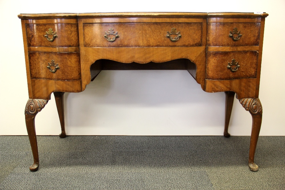 A lovely 1920's walnut veneered dressing table, W. 114cm. H. 77cm. - Image 3 of 5