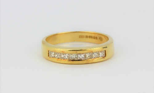 An 18ct yellow gold princess cut diamond set half eternity ring, approx. 0.50ct, (O.5).