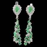 A pair of 925 silver drop earrings set with emeralds and white stones, L. 4cm.