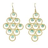 A pair of 925 silver gilt drop earrings set with blue topaz, L. 6cm.