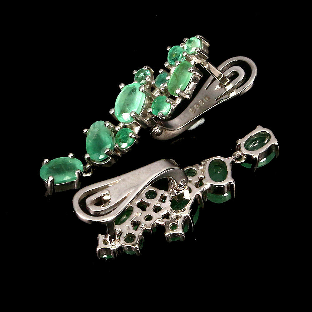 A pair of 925 silver emerald set drop earrings, L. 3cm. - Image 2 of 2