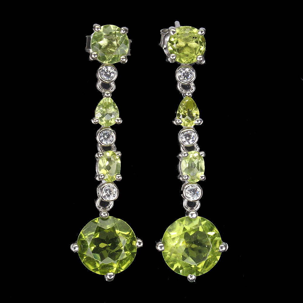 A pair of 925 silver drop earrings set with round and oval cut peridots and white stones, L. 3.5cm.