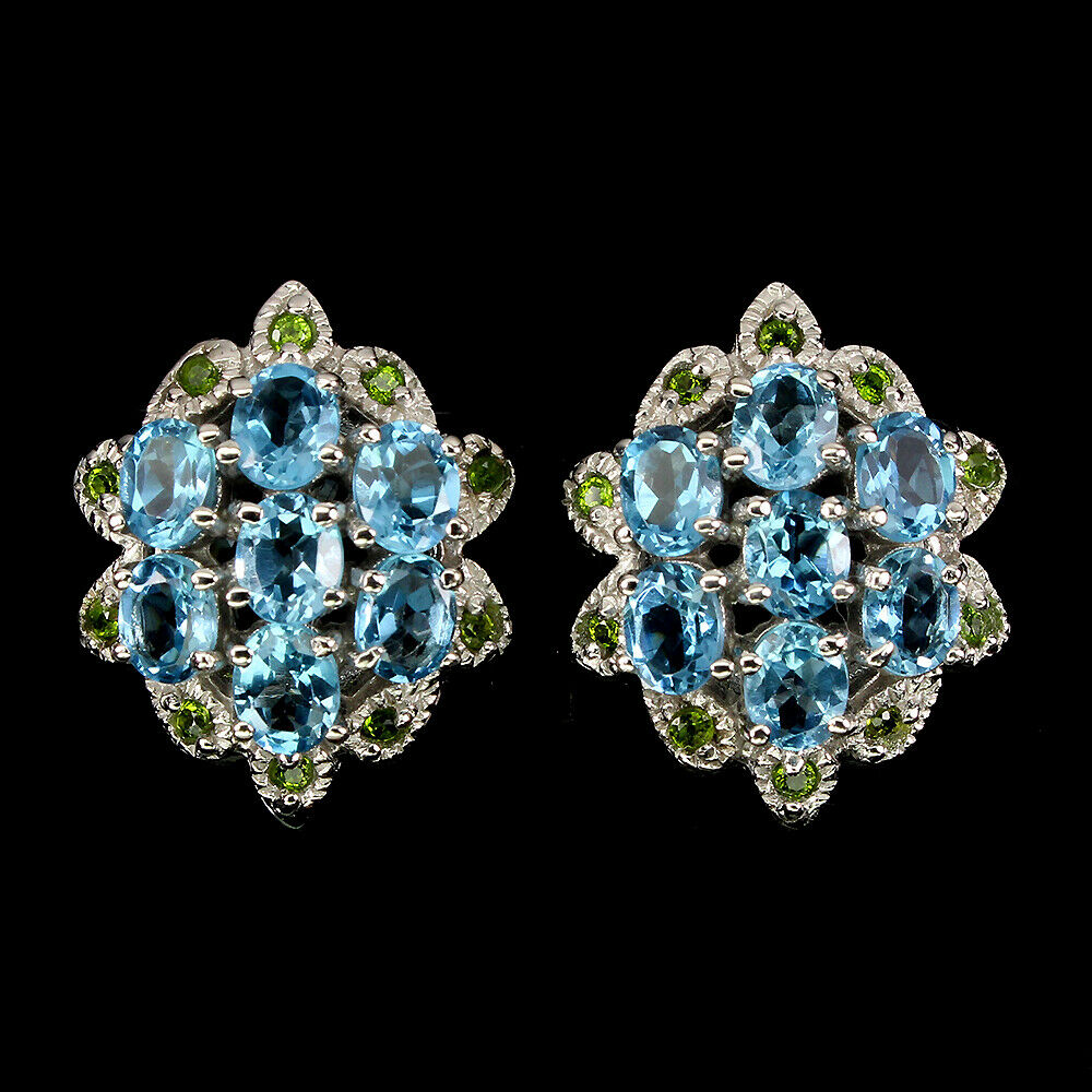 A pair of 925 silver blue topaz and chrome diopside set earrings, L. 2.1cm.