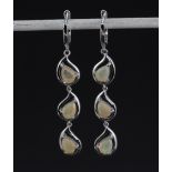 A pair of 925 silver drop earrings set with pear cut opals, L. 5.5cm.