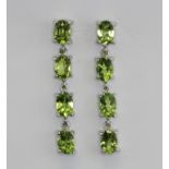 A pair of 925 silver drop earrings set with oval cut peridots, L. 3.1cm.