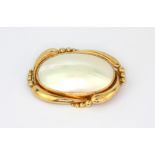 An 18ct yellow gold mother of pearl set brooch, 4 x 2.5cm.