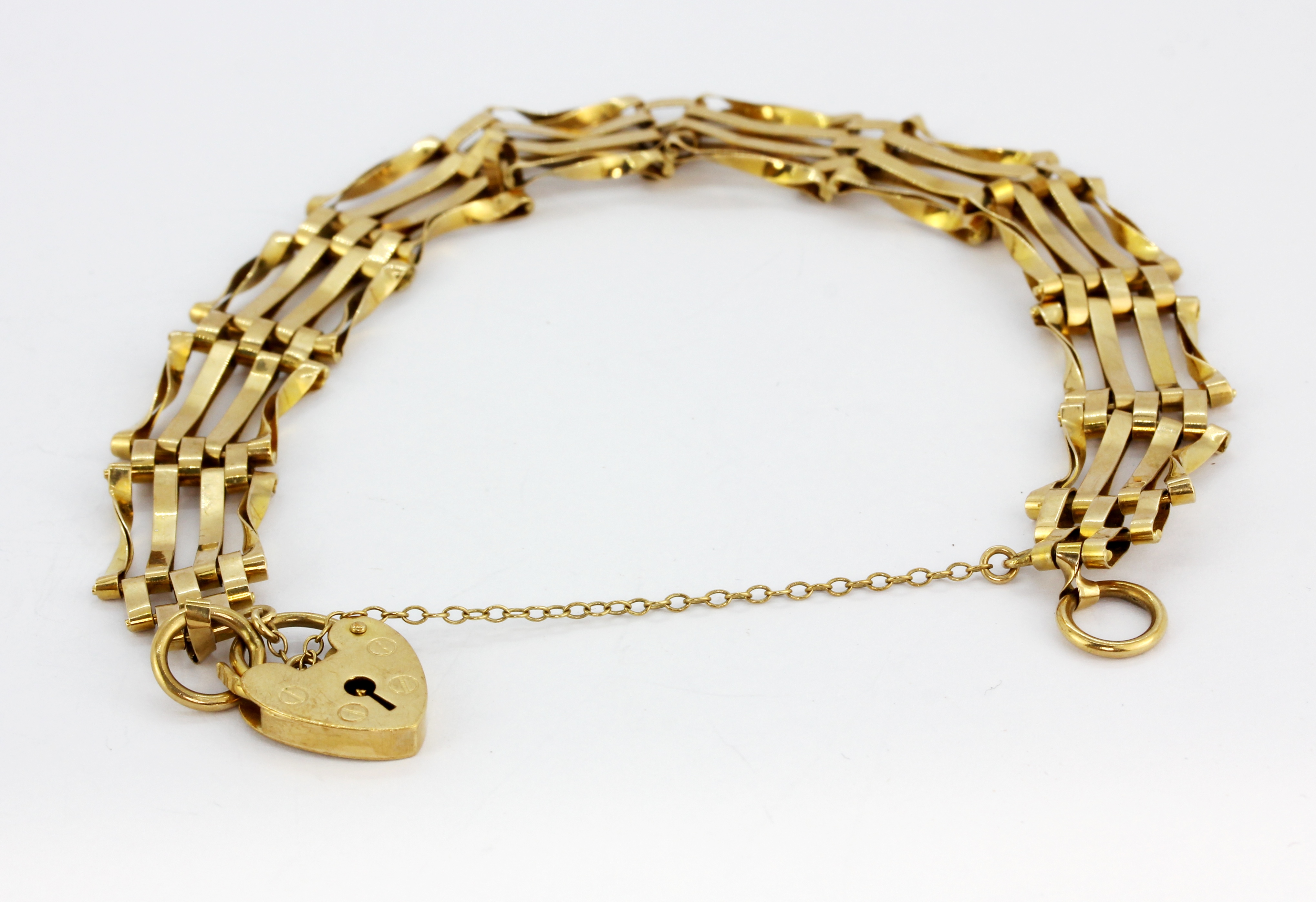 A 9ct yellow gold gate bracelet, approx. 10.2gr.