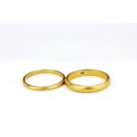 Two matching 22ct yellow gold wedding bands, approx. 8.1gr, (Q & T).