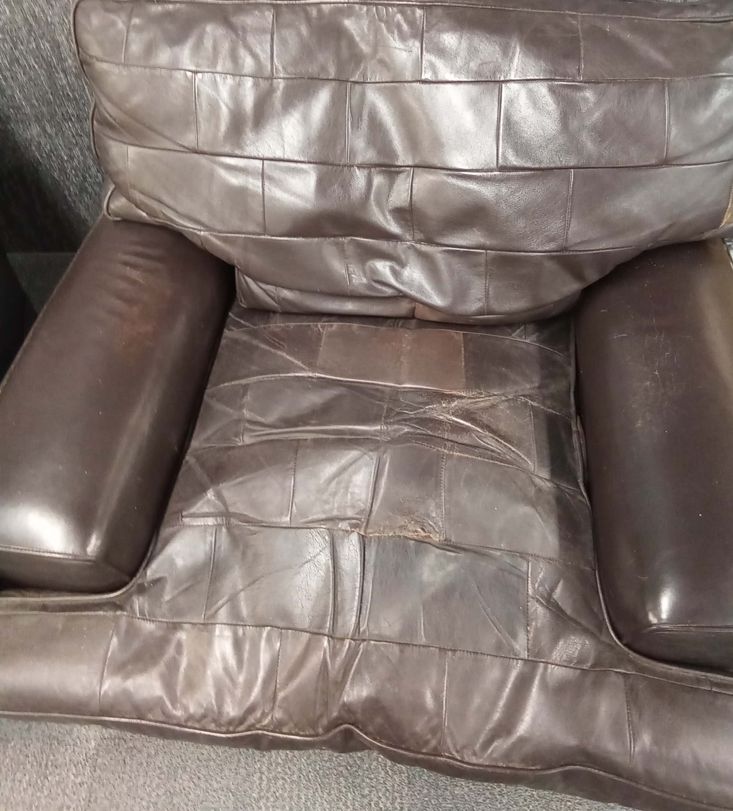 A 1970's brown leather three piece lounge suite with reversable patchwork and plain seat covers, - Bild 6 aus 8