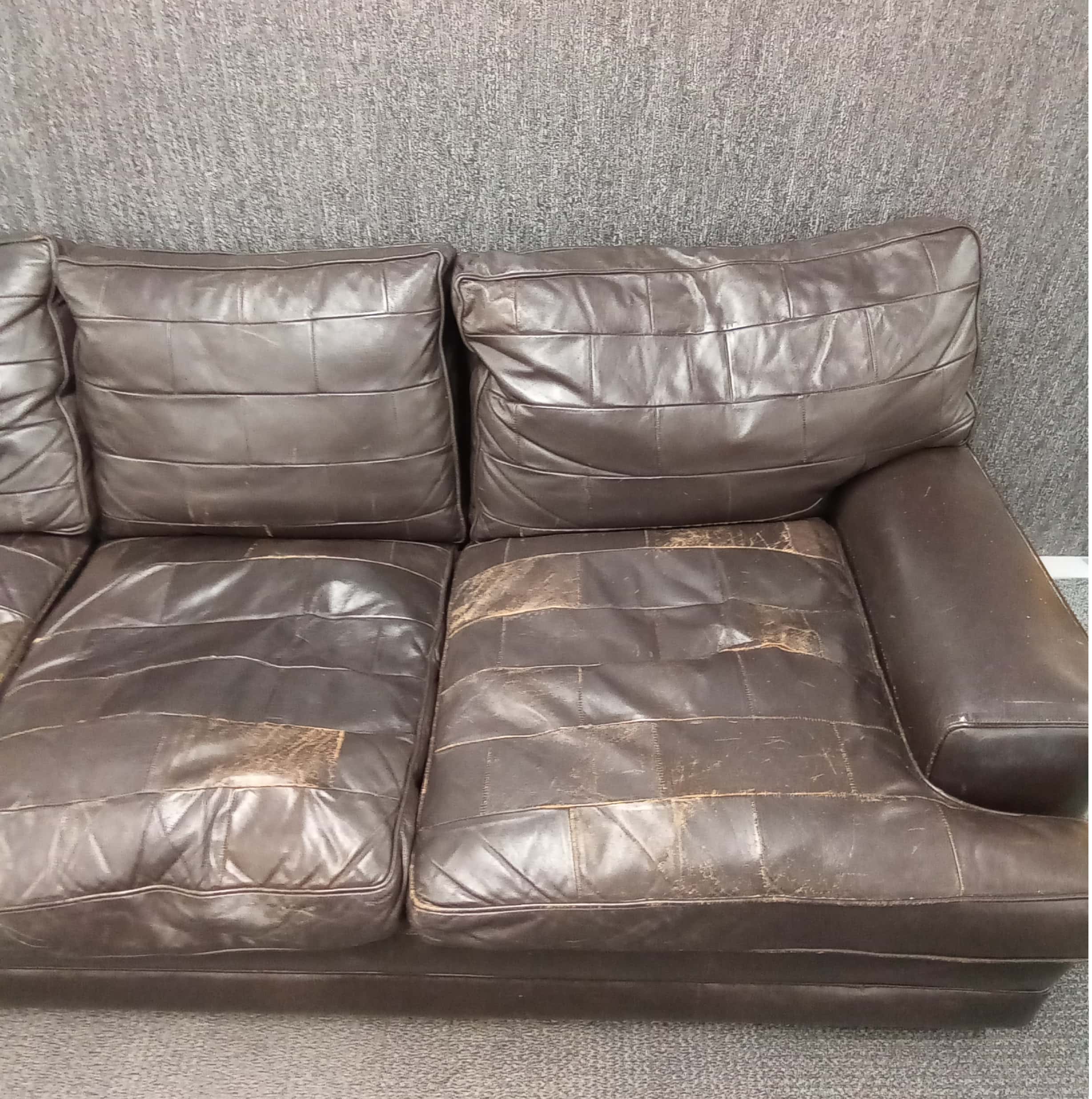 A 1970's brown leather three piece lounge suite with reversable patchwork and plain seat covers, - Bild 2 aus 8