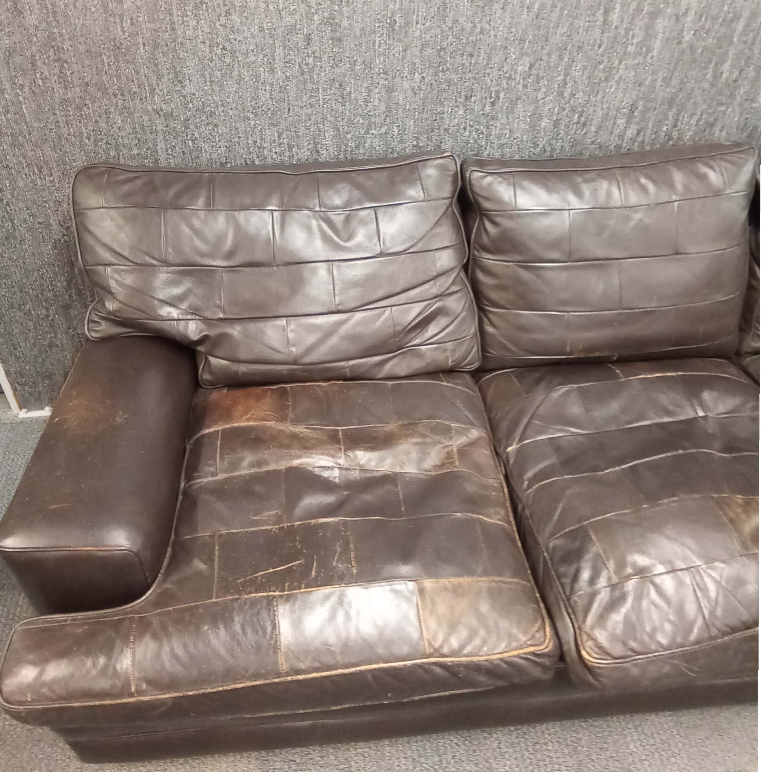 A 1970's brown leather three piece lounge suite with reversable patchwork and plain seat covers, - Bild 3 aus 8