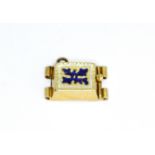 A yellow metal (tested minimum 9ct gold) enamelled clasp, L. 1.5cm.