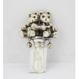 A sterling silver baby's rattle with glass eyes and mother of pearl handle, L. 8 cm.