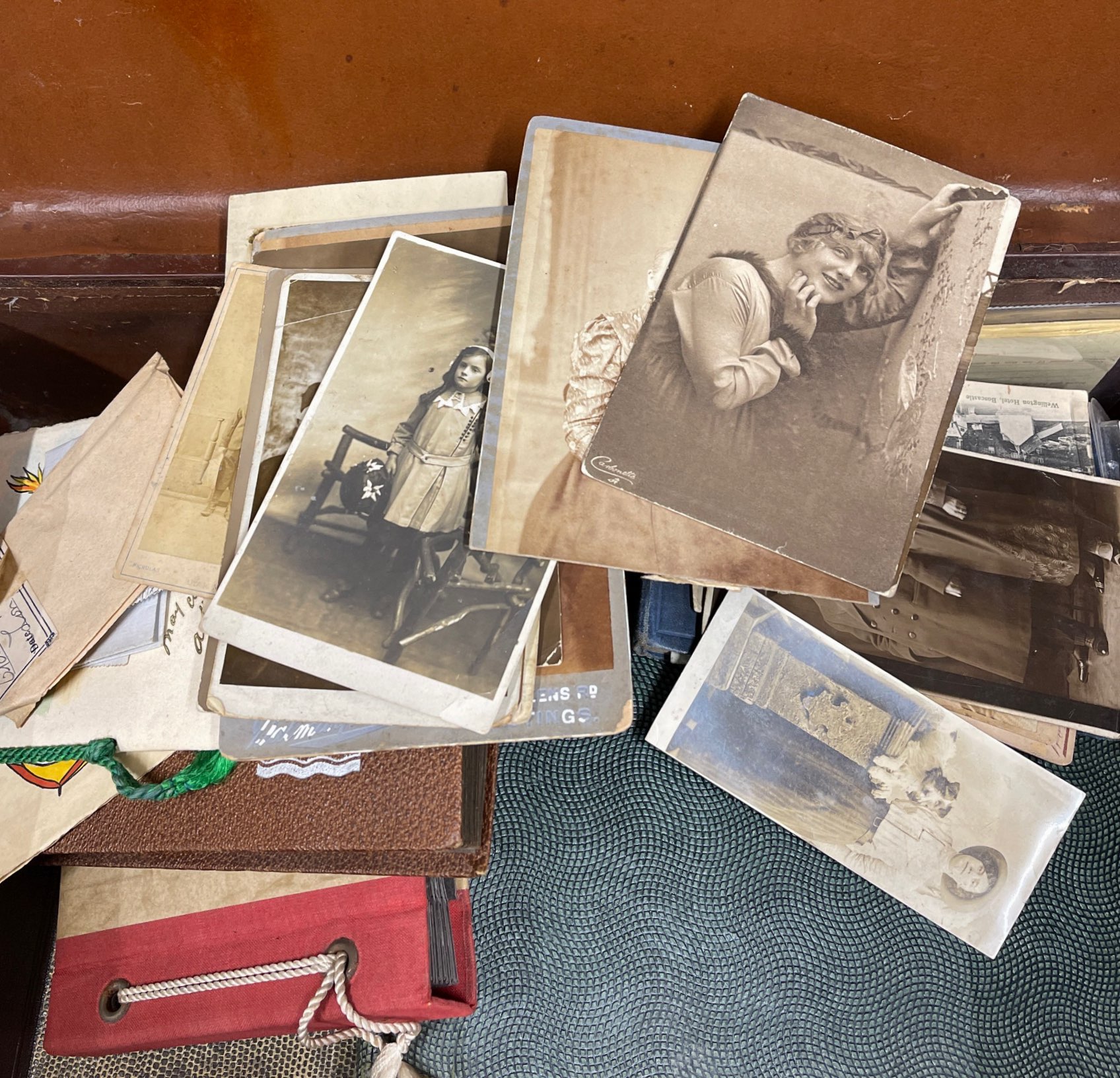 A small vintage suitcase of photograph albums and other items. - Image 2 of 2