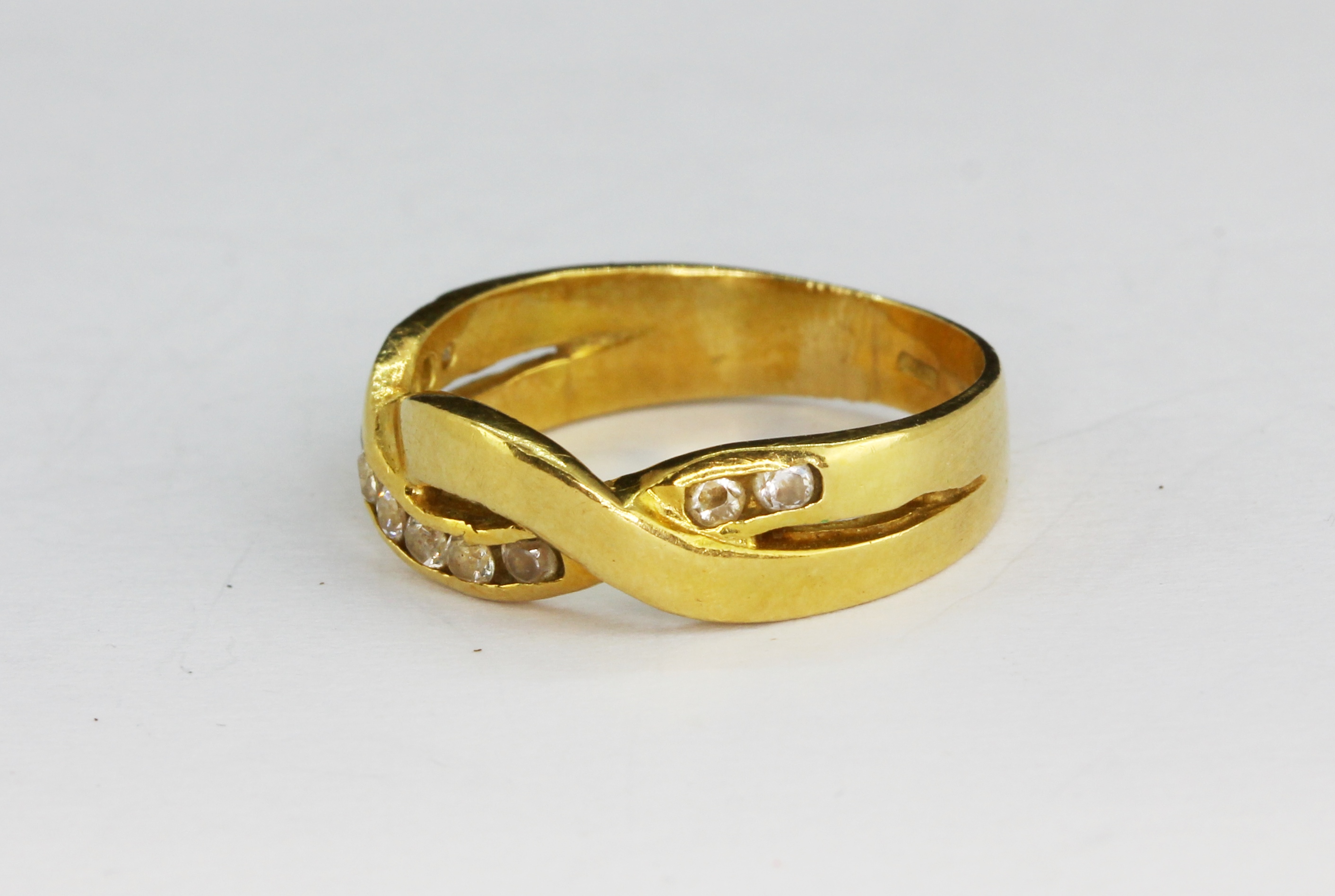 A yellow metal (tested minim 9ct gold) stone set ring, approx. 3.9gr, (K). - Image 2 of 2