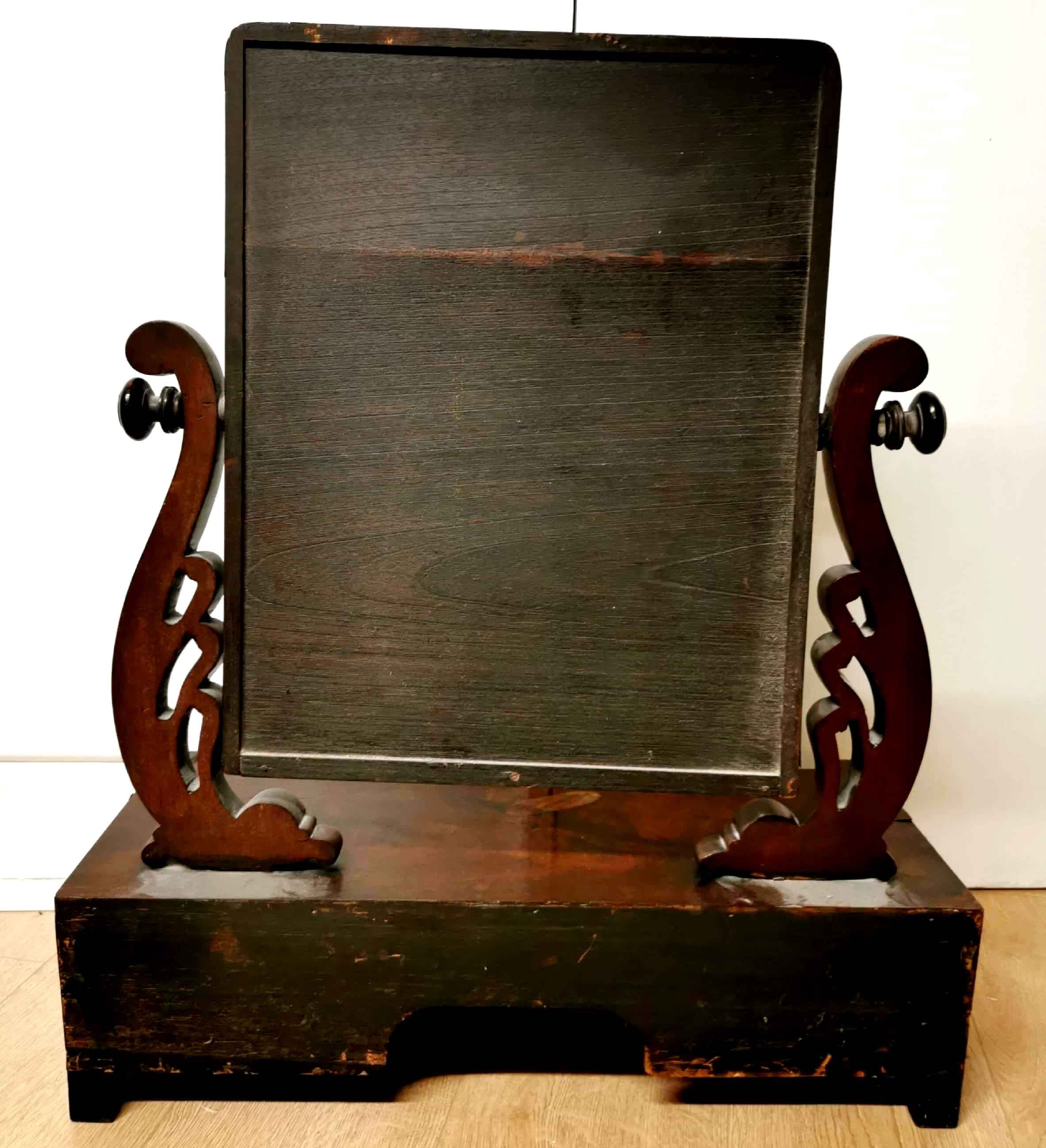 An early 19th C. mahogany veneered dressing mirror with three drawers, H. 74cm. - Image 2 of 3