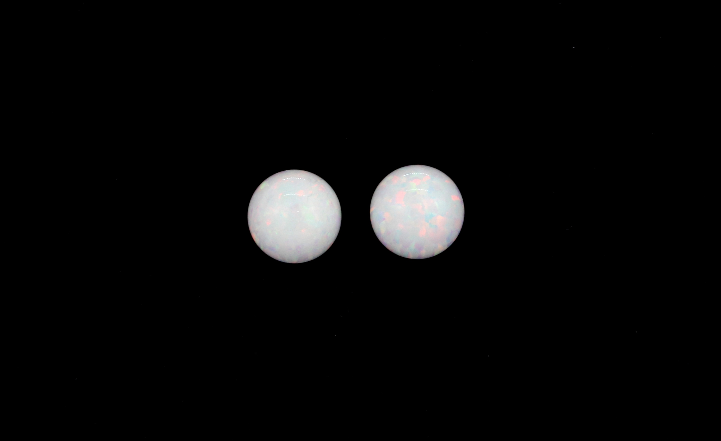 A pair of 9ct yellow gold opal set stud earrings, Dia. 0.8cm.