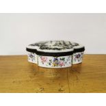 A 19th C. French Sceaux hand painted porcelain box, W. 11.5cm, H.5cm.