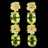 A pair of 925 silver drop earrings set with oval cut peridots and round cut emeralds, L. 3cm.