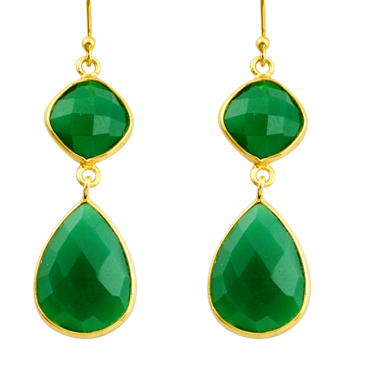 A pair of 925 silver gilt drop earrings set with faceted cut aventurine, L. 5.3cm.