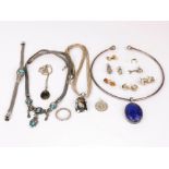 A group of mixed silver and white metal jewellery items.