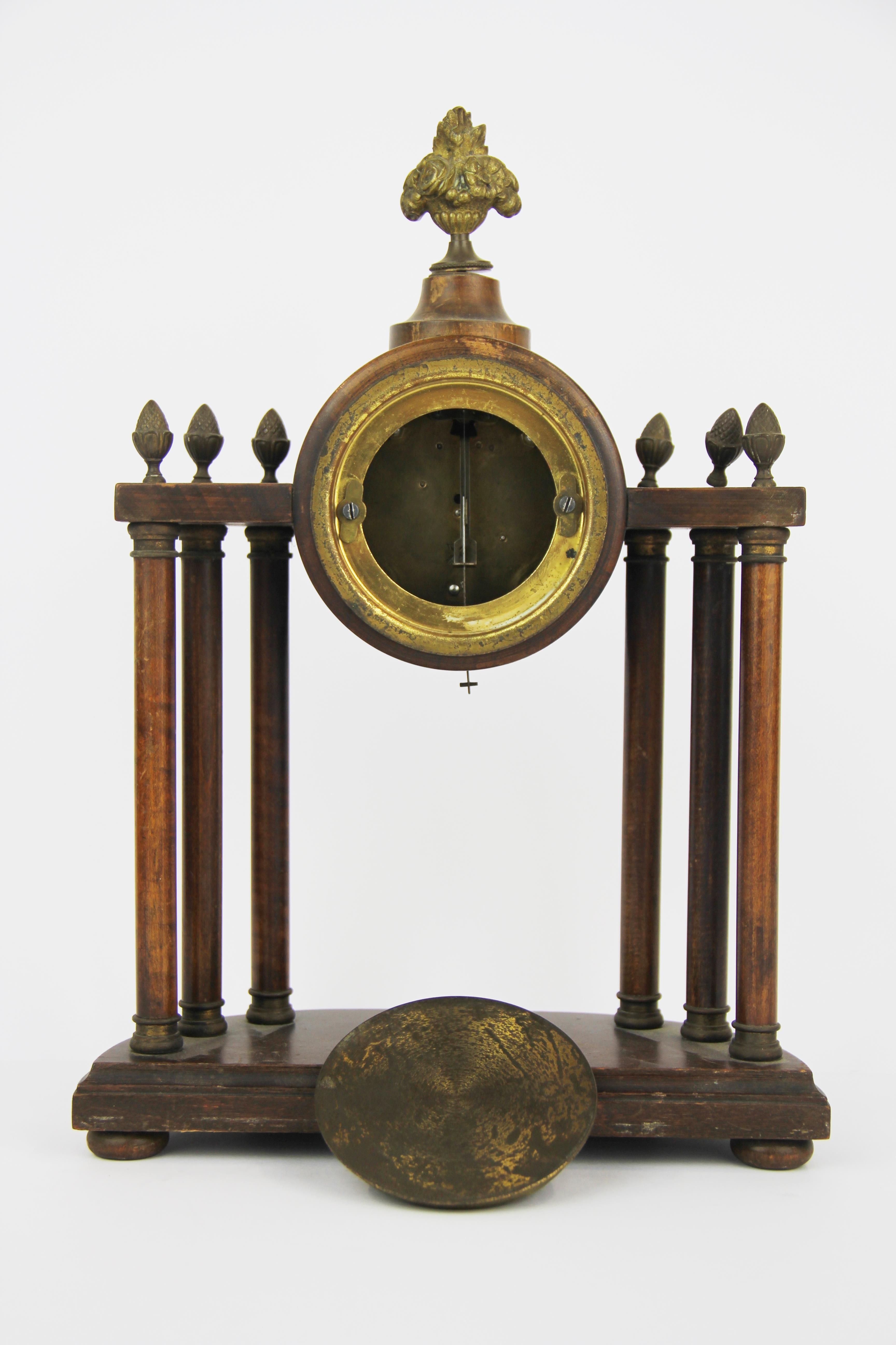 An early 20th C walnut and brass mounted clock, H. 29cm. - Image 3 of 3