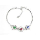 A 925 silver bracelet set with oval cut emerald, ruby and sapphire, L. 17cm.