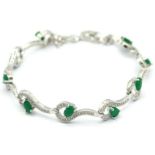 A 925 silver bracelet set with oval cut emerald and white stones, L. 21cm.