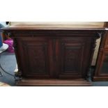 An antique carved oak sideboard, 140 x 60 x 105cm.