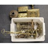 A quantity of brass and other metalware items.