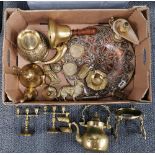 A quantity of mixed brass items.