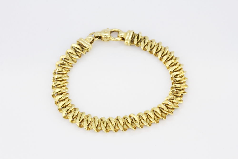 An 18ct yellow gold (stamped 750) bracelet, approx. 19.5cm.