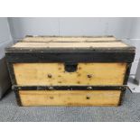 A vintage travelling trunk, 77 x 42 x 45cm.