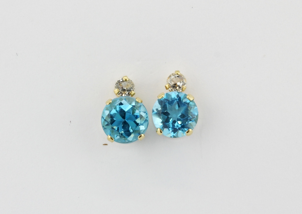 A pair of 9ct yellow gold blue topaz set stud earrings, L. 1cm.