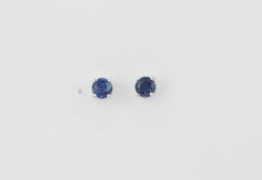 A pair of 9ct white gold sapphire set stud earrings, Dia. 0.3cm.