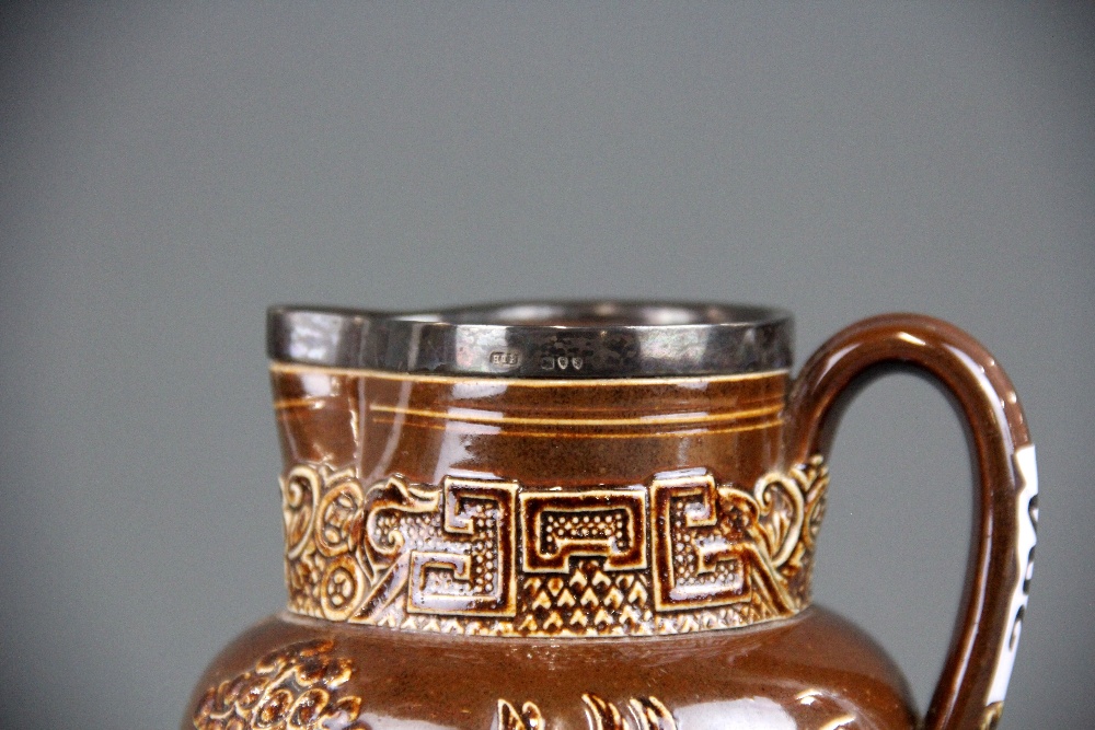 A hallmarked silver rimmed Doulton Lambeth jug decorated with willow pattern, assayed London c. - Bild 4 aus 6