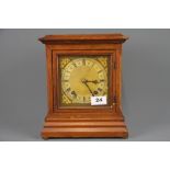 An early 20th Century mahogany mantel clock, 25.5cm x 21cm x 15cm.
