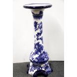 A Doulton Burslem 'Gloire-de-Dijon' porcelain plant stand, H. 83. Condition: no visible damage or