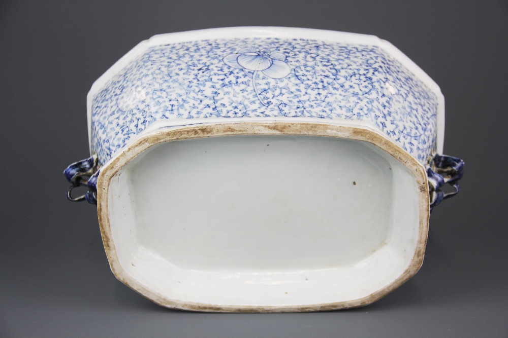 A 19th Century Chinese hand painted porcelain tureen and lid with lion dog and ribbon shaped - Bild 2 aus 2