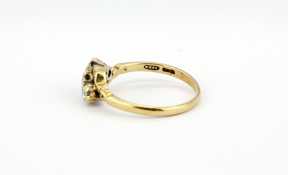 A 9ct yellow gold crossover ring set with three brilliant cut diamonds, (M). - Bild 2 aus 2