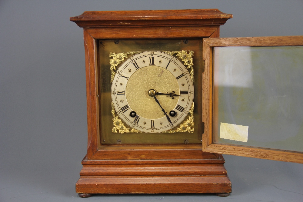 An early 20th Century mahogany mantel clock, 25.5cm x 21cm x 15cm. - Bild 2 aus 3
