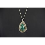 A 925 silver and malachite pendant with silver chain, L. 5cm.