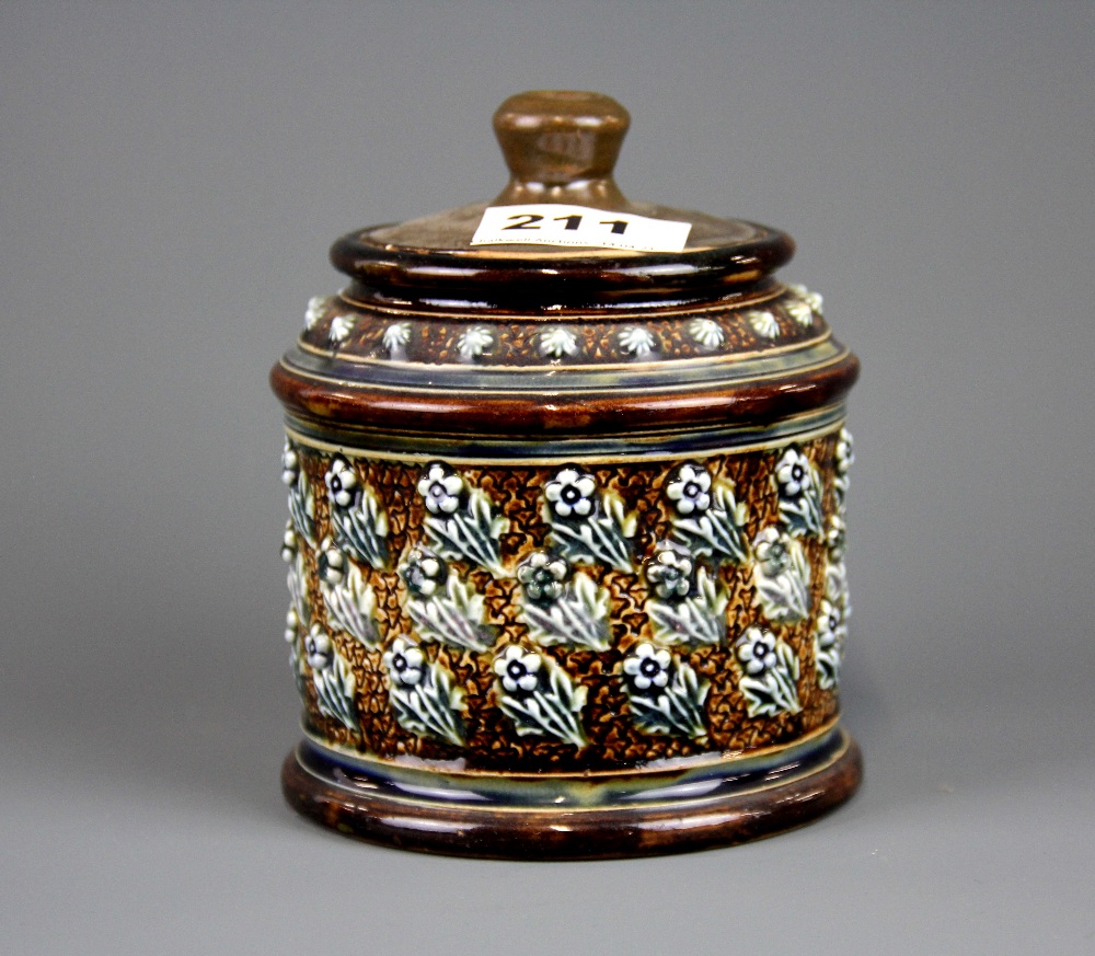 An Emily Welch Doulton Lambeth stoneware jar and lid, H. 13cm, Dia. 11cm. Condition : very minor - Bild 5 aus 5