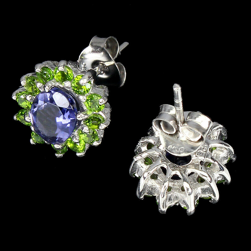 A pair of 925 silver earrings set with oval cut iolite surrounded by chrome diopsides, L. 1.5cm. - Bild 2 aus 2